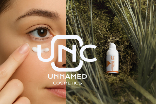 Produto de cosméticos naturais ao lado de rosto feminino mostrando como reduzir olhos cansados naturalmente