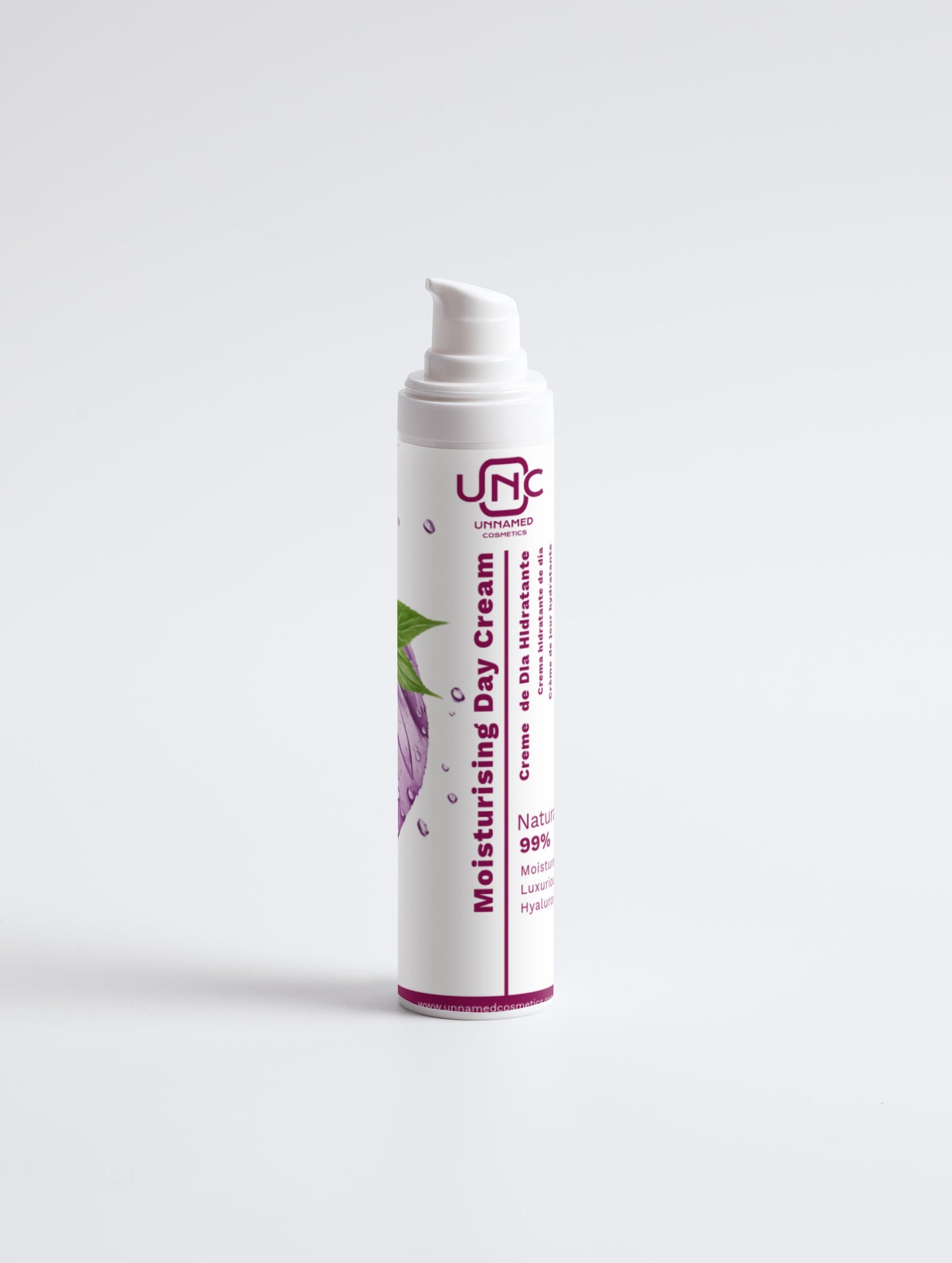 Creme hidratante natural para o rosto Moisturising Day Cream embalagem branca com detalhe roxo