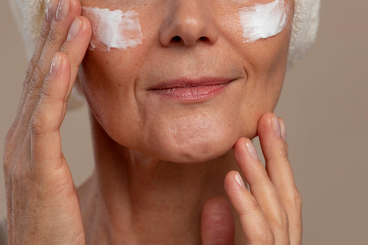 Como hidratar a pele do rosto diariamente: Guia Natural e Eficaz - Unnamed Cosmetics